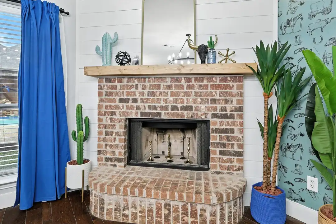 2516 Castle Pines Dr - More