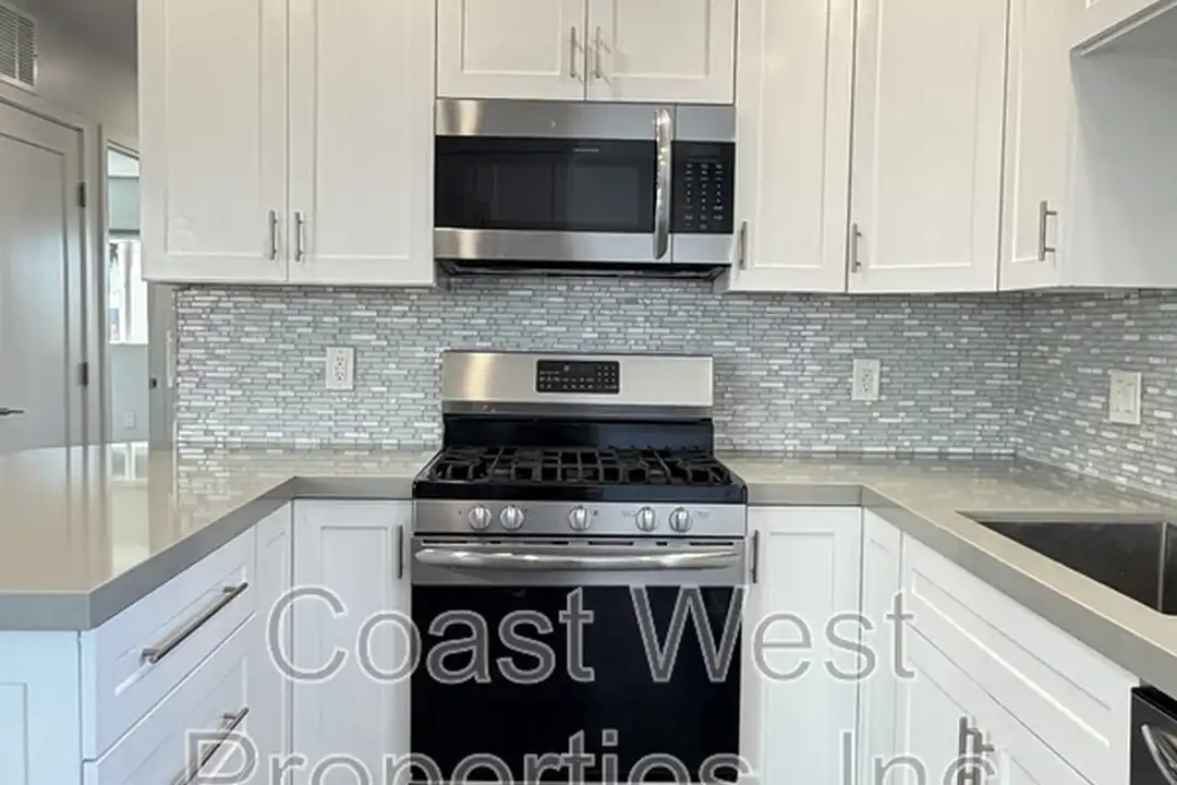 2030 Diamond St unit A - View 4