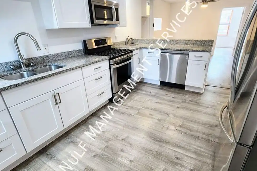 4733 Butler St – photo 1
