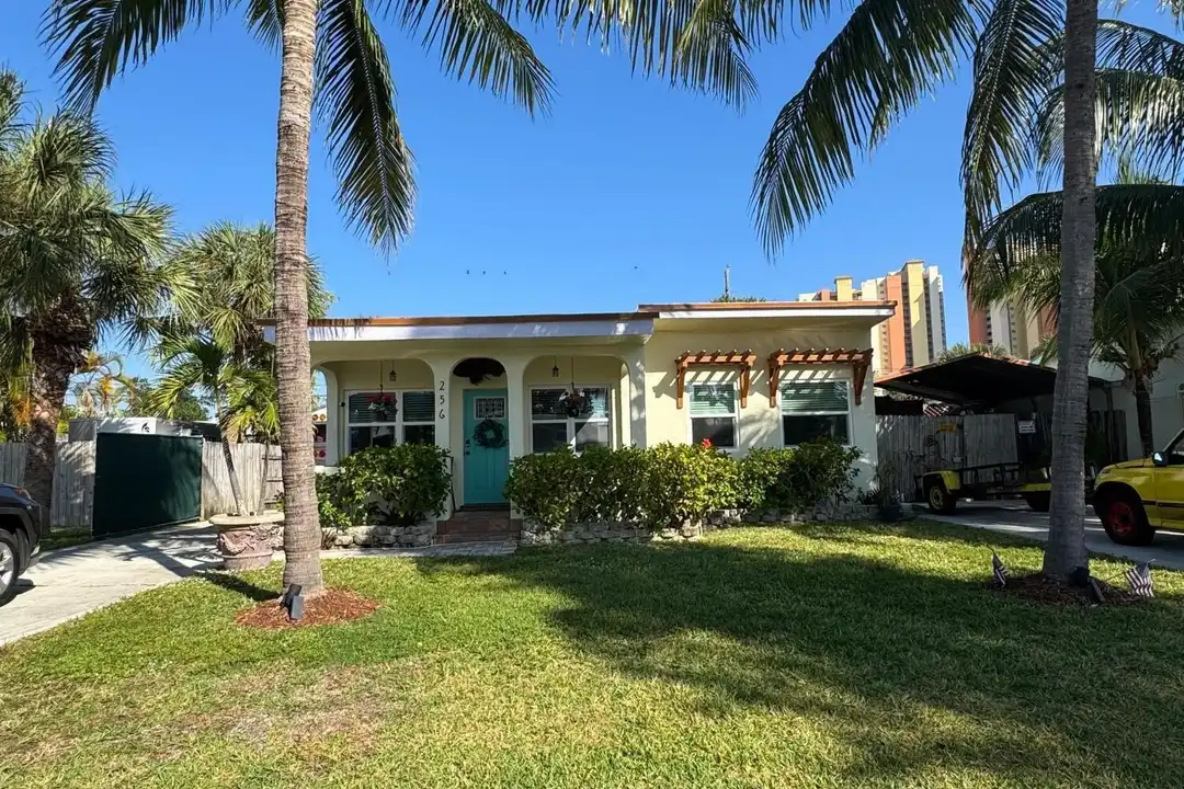 256 E 24th St – photo 1