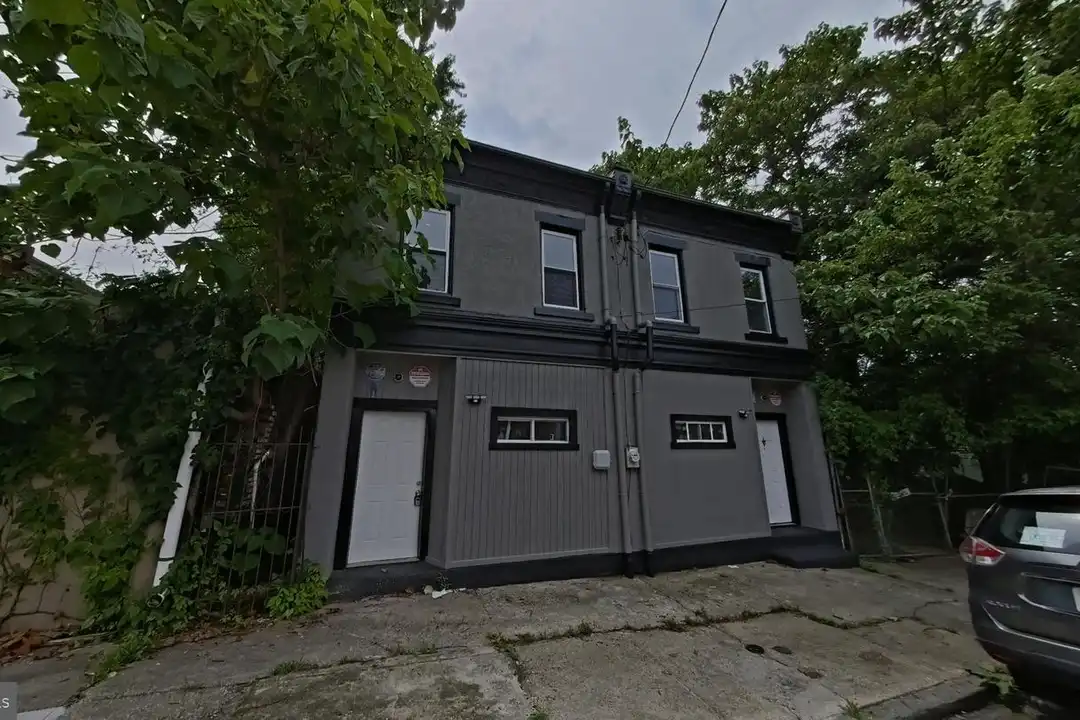868 E Locust Ave – photo 1
