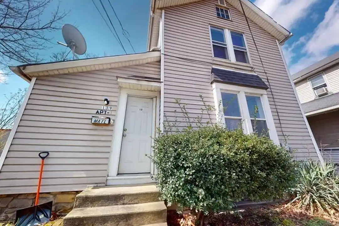 139 N Water Ave – photo 1 of 9