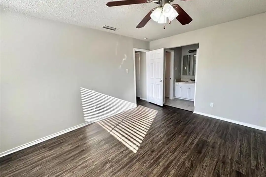 2508 S Center St - View 6