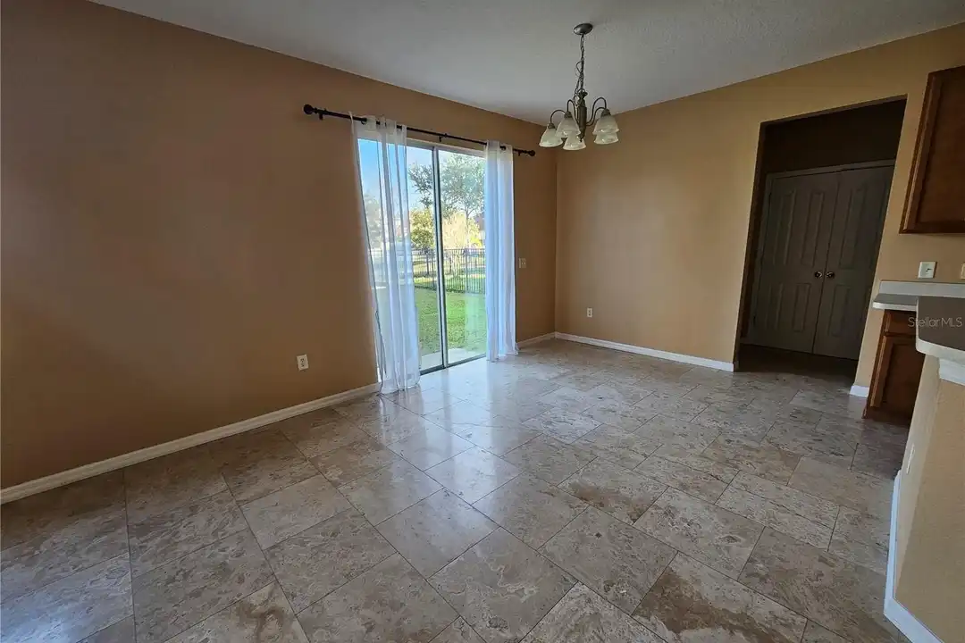 1881 Strathmore Cir - View 4