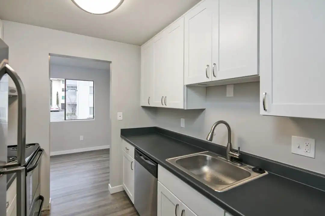Apartment in Seattle, Kenwood, Lake City - View 2