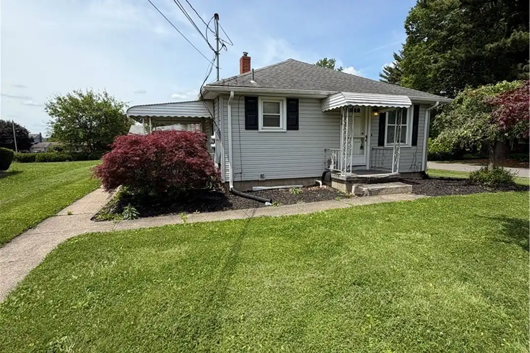 994 Lincoln Ave SE – photo 1 of 20