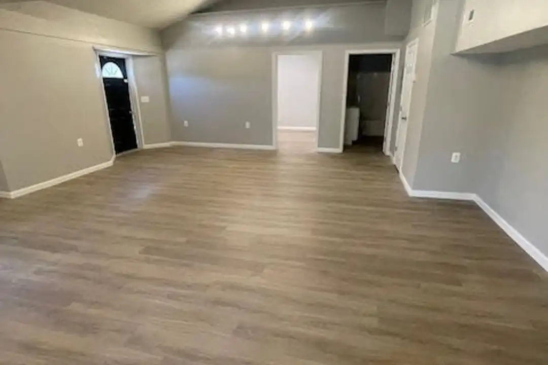 48673 Trapp Rd – photo 1 of 6