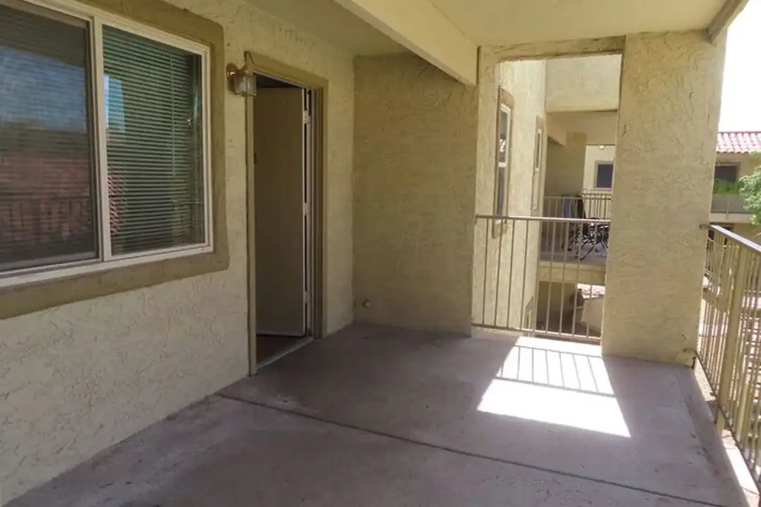 2220 W Dora St unit APT 203 - View 2
