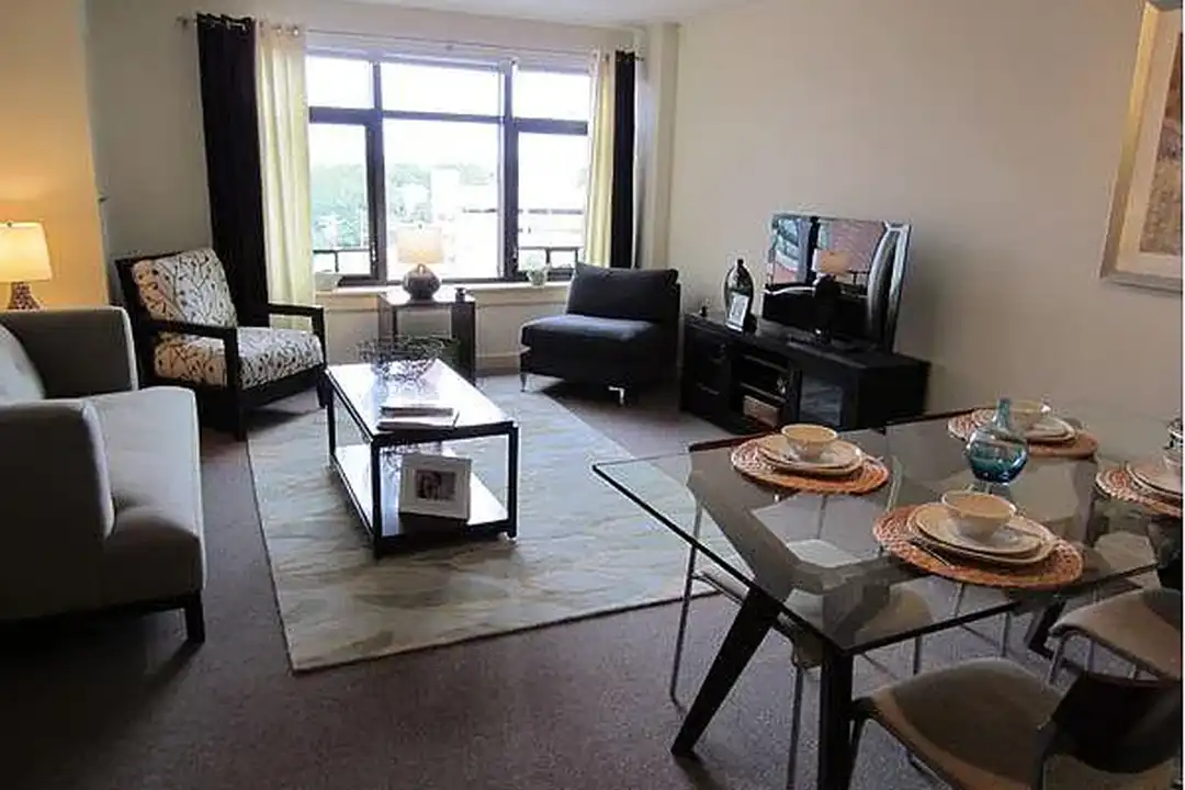 Rowe Apartments – photo 1