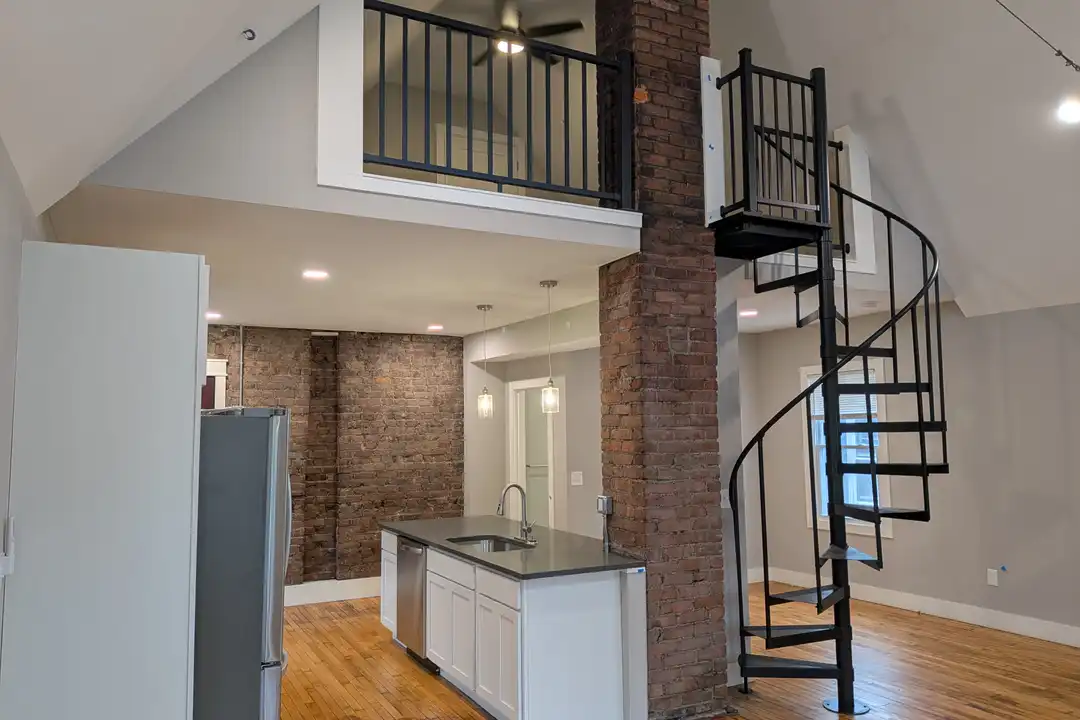 1014 Kenilworth Ave unit 3 – photo 1