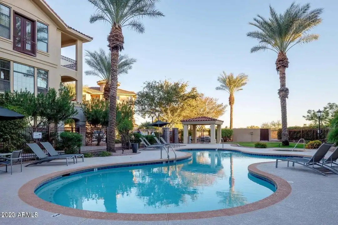 Apartment in Paradise Valley - View 5