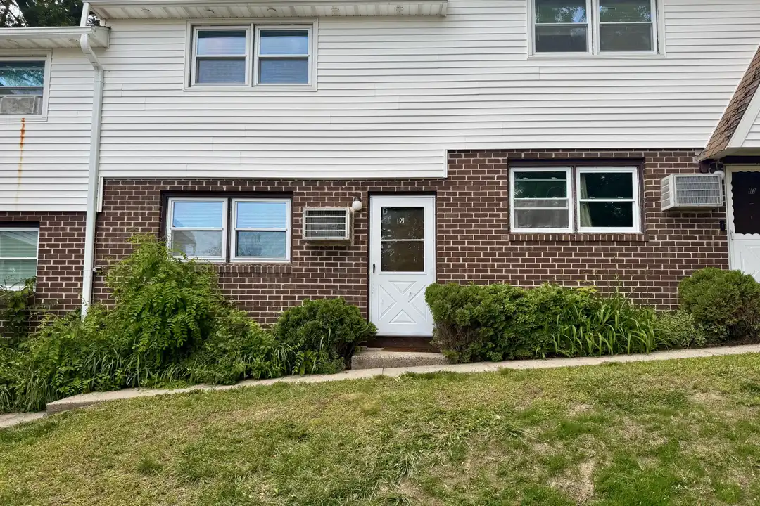 1370 Highland Ave unit 11 – photo 1