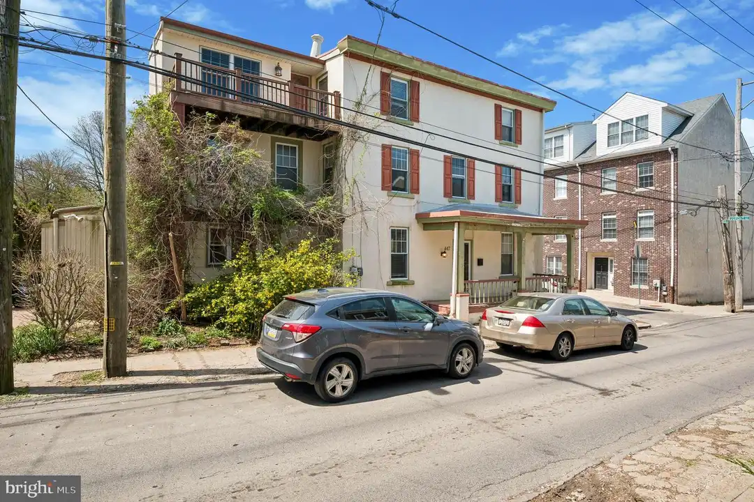 447 Dupont St – photo 1