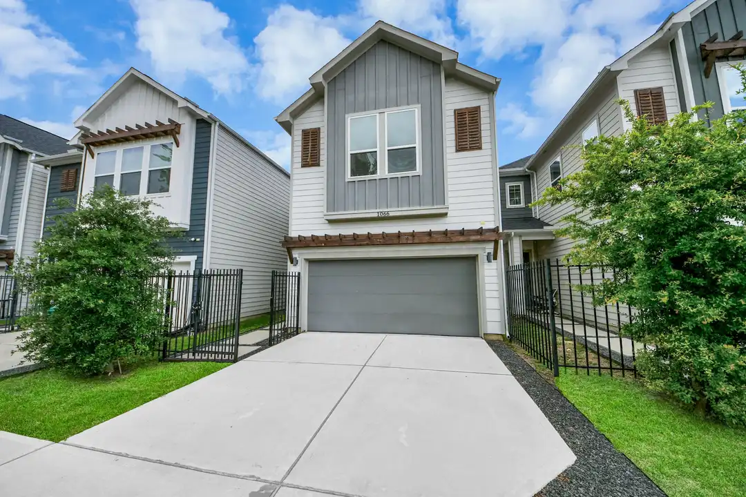 1066 Mansfield St - View 3
