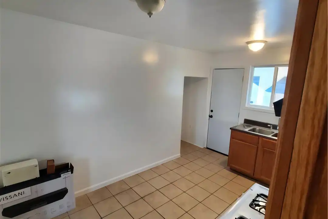 8550 C Ave - More