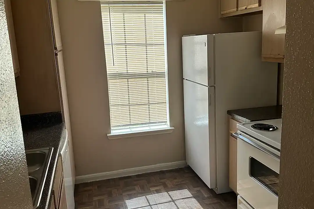 Apartment in Houston, Sunnyside - View 5
