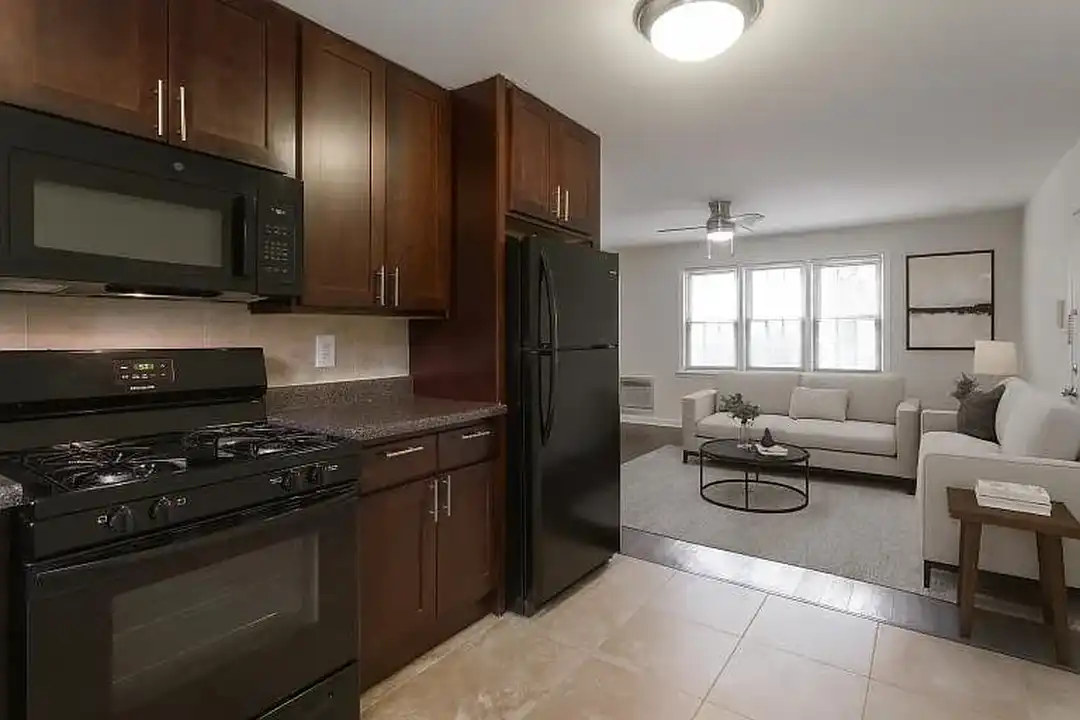 Apartment in Moorestown - View 4