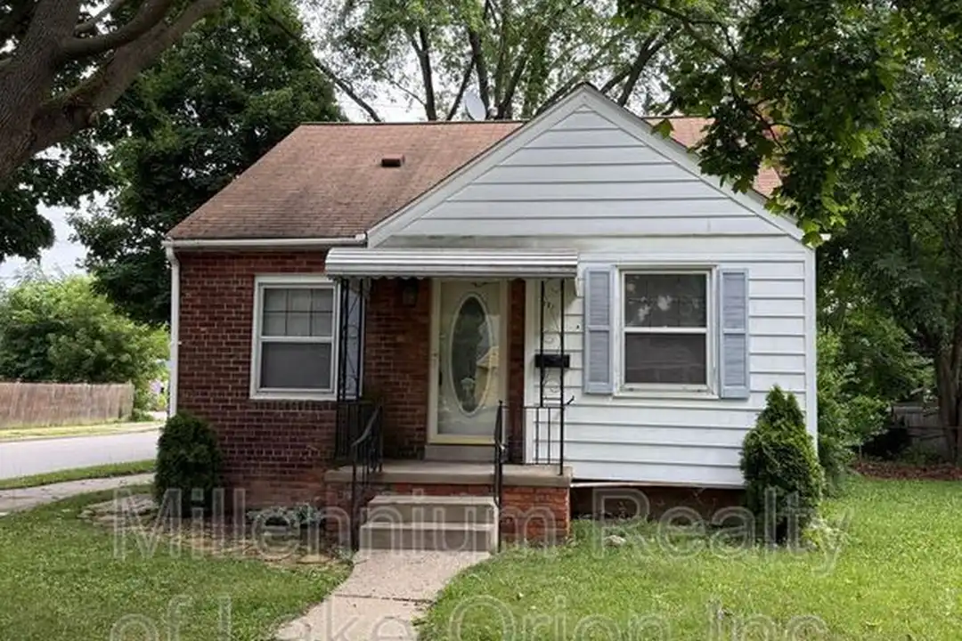 271 Dick Ave – photo 1