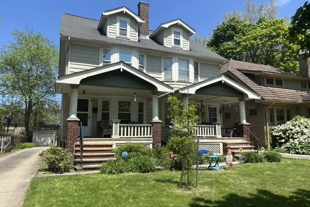 3287 Clarendon Rd – photo 1
