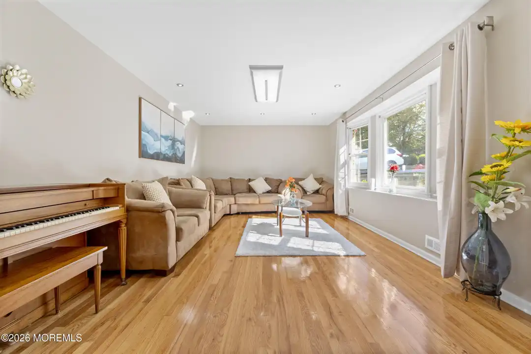 55 Ainsworth Ave - View 6