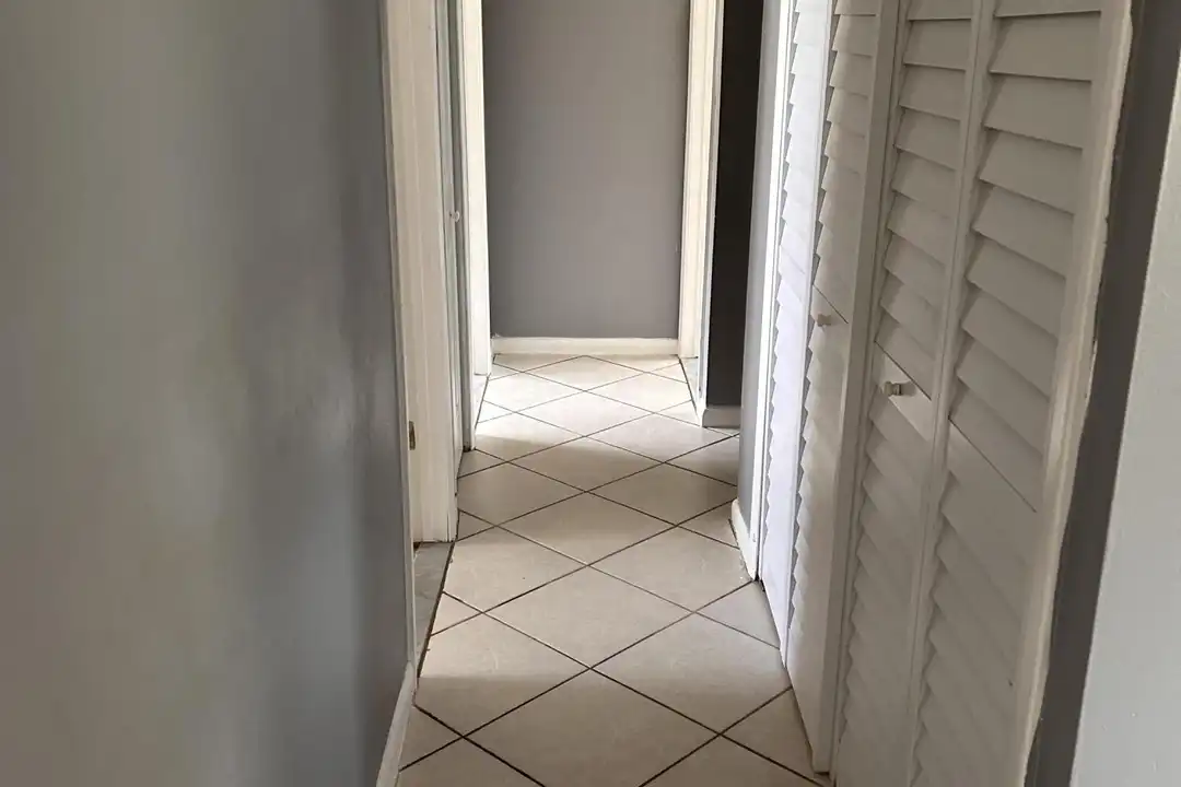 2029 SE Hideaway Cir - View 6
