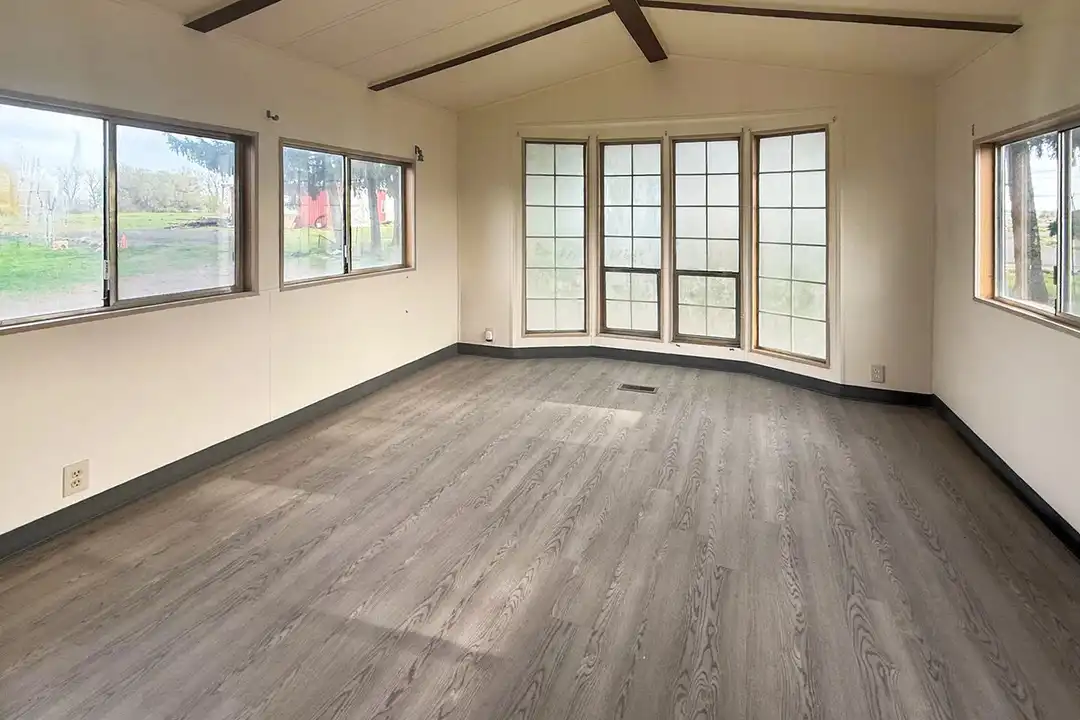 1605 S Hayford Rd - More