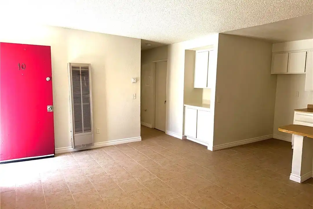 11661 White Ave - View 3