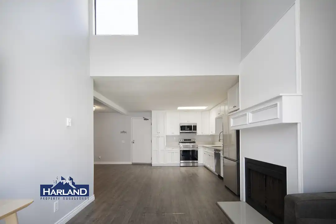 8332 Regents Rd unit 3A – další