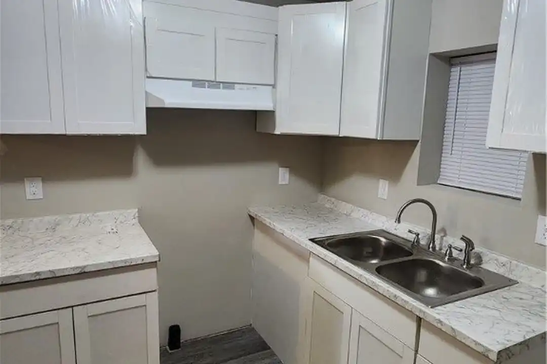 4916 Schmidt St - View 3