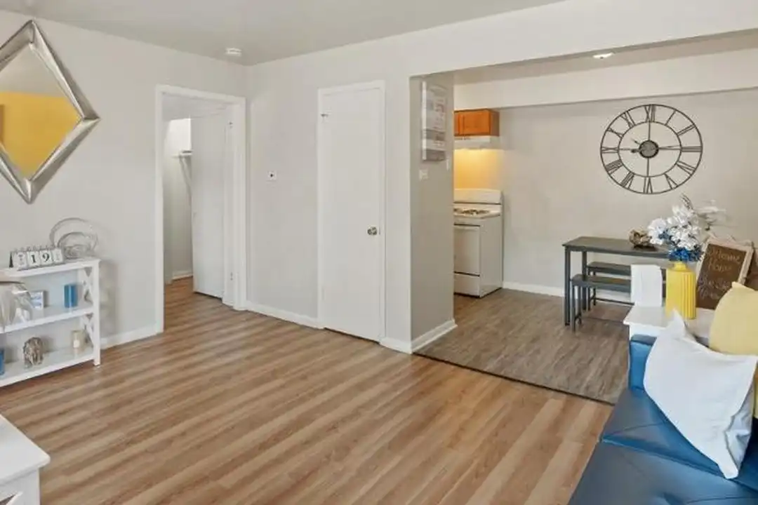 2130 122nd St – photo 1 of 14