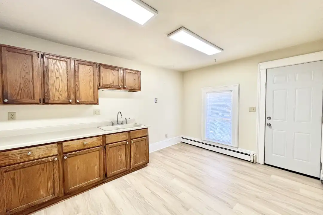 521 E Court St unit 4 - View 3