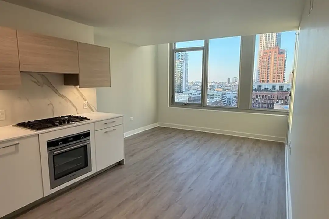 11 N Green St – photo 1