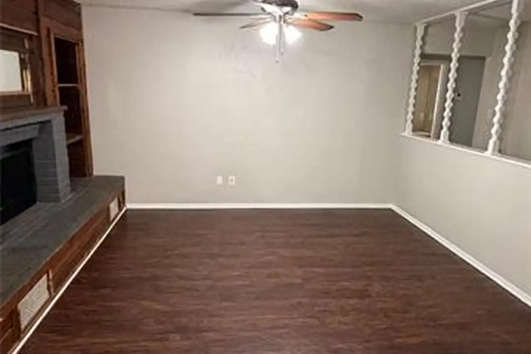 1005 Fairfax Ct - View 3