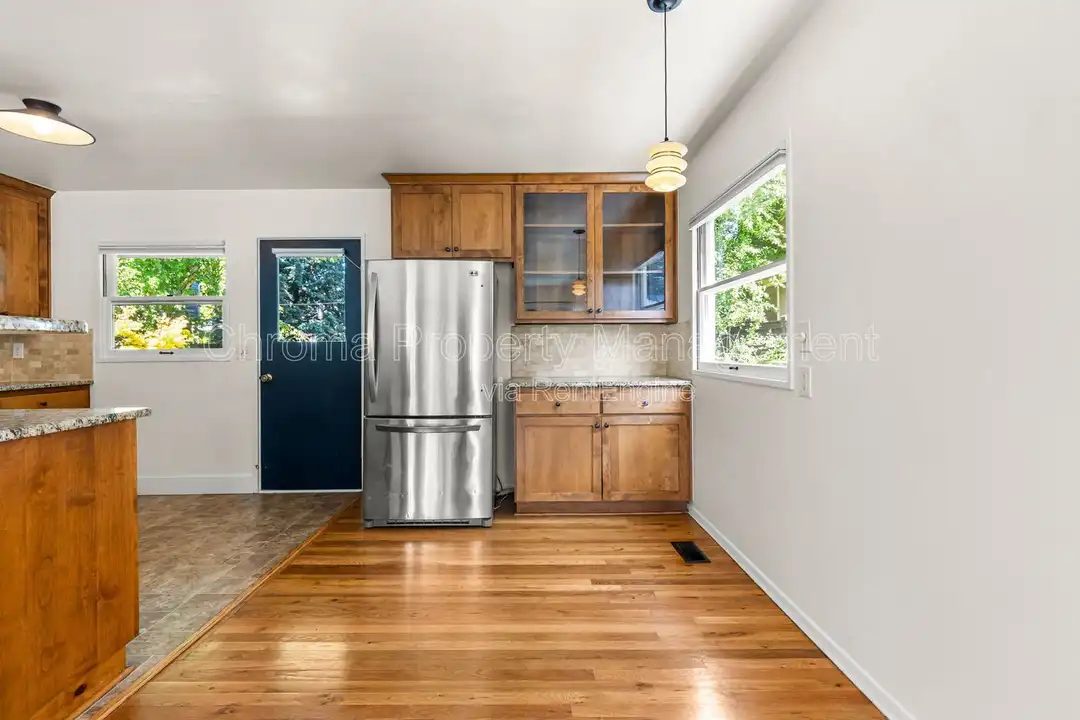 7676 N Mississippi Ave - View 6