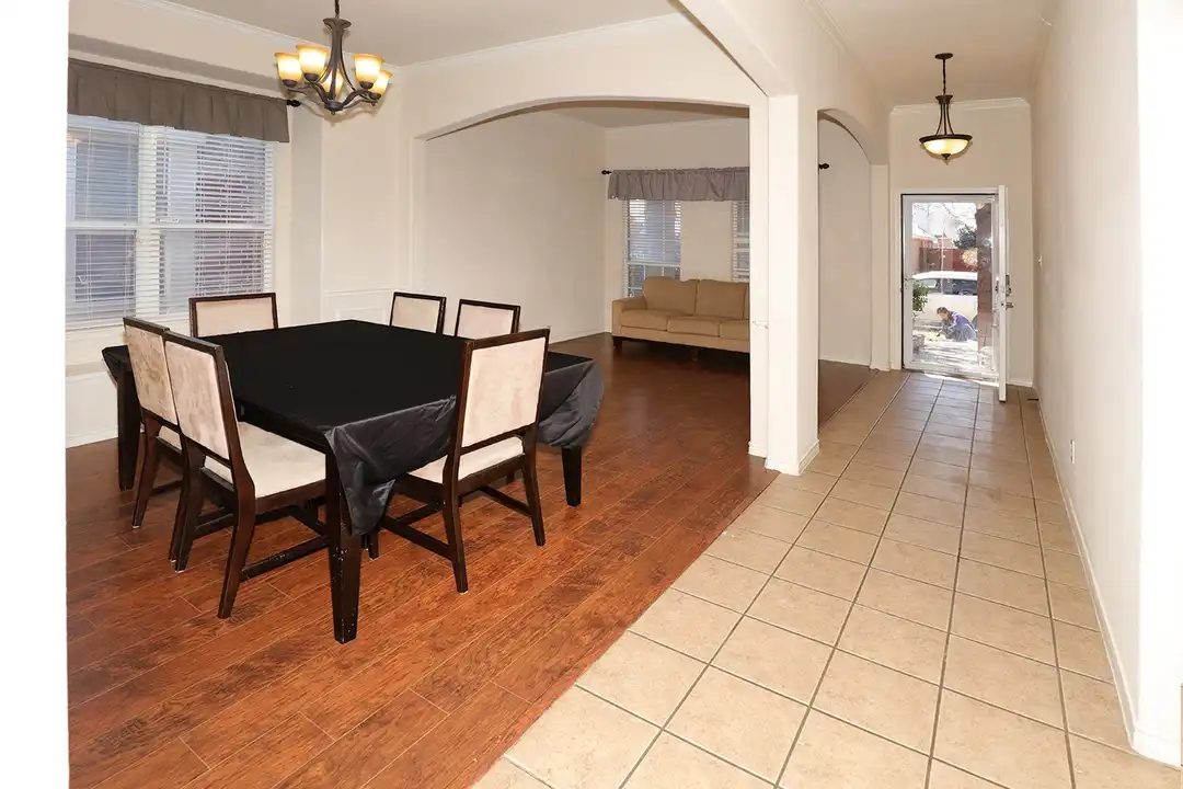 1615 Bur Oak Dr - View 4