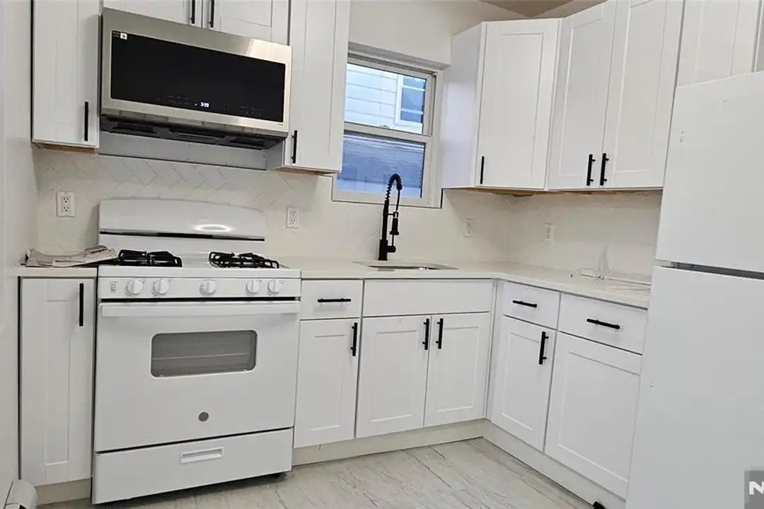 19 Florence St unit 2 - View 3