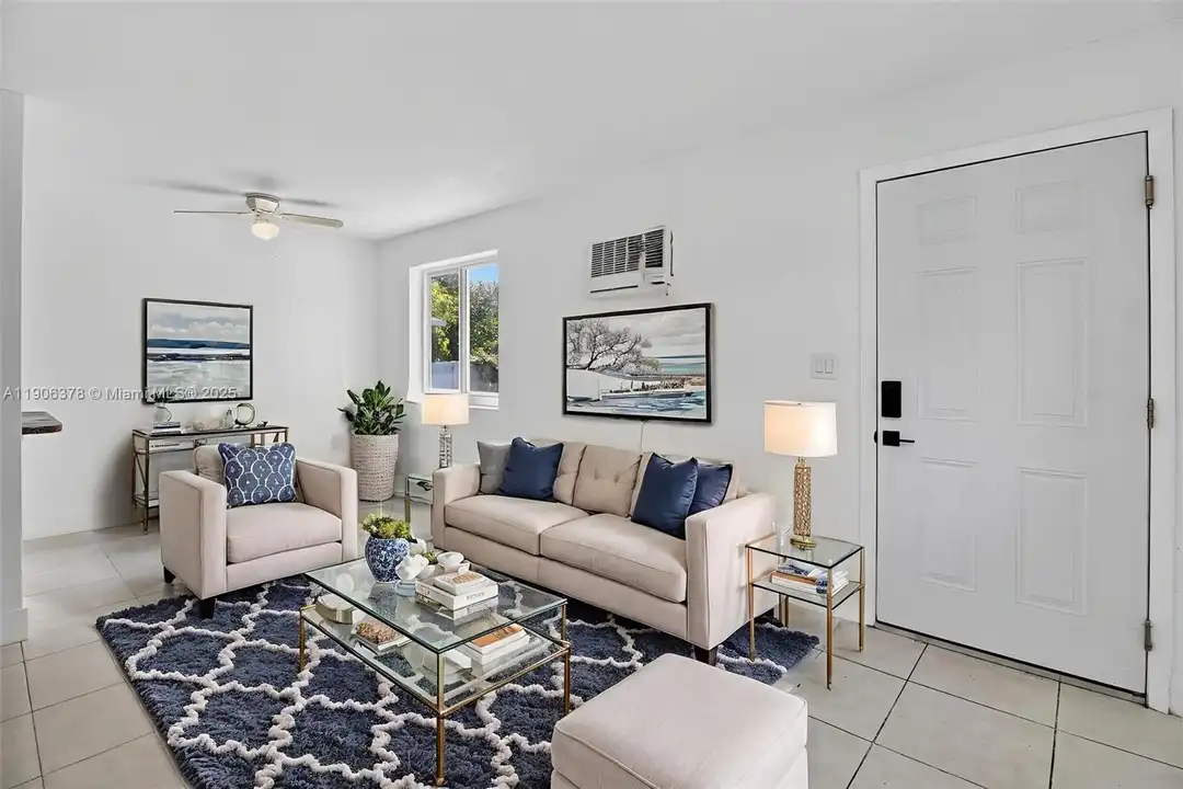 Apartment in Miami - View 2