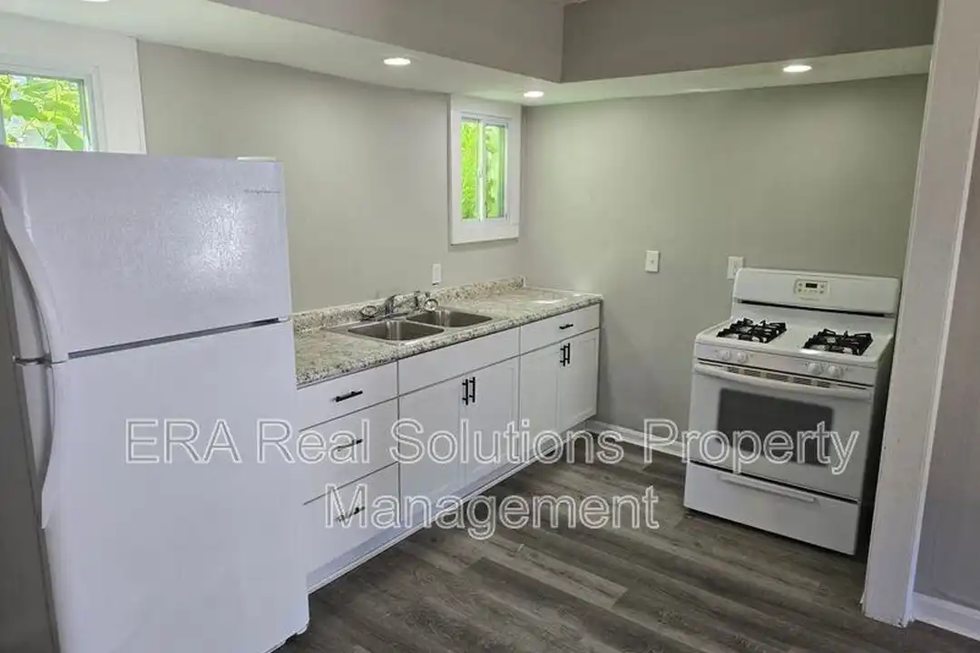 3607 Sackett Ave unit 3 – photo 1