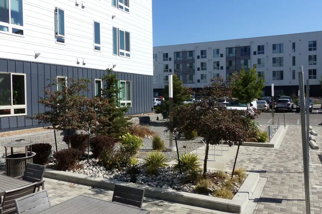 420 W Cedar Ave – pohled 5