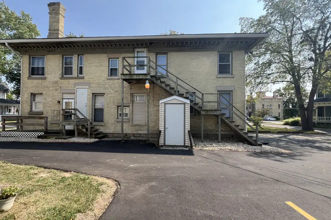 521 E Court St unit 4 - View 2