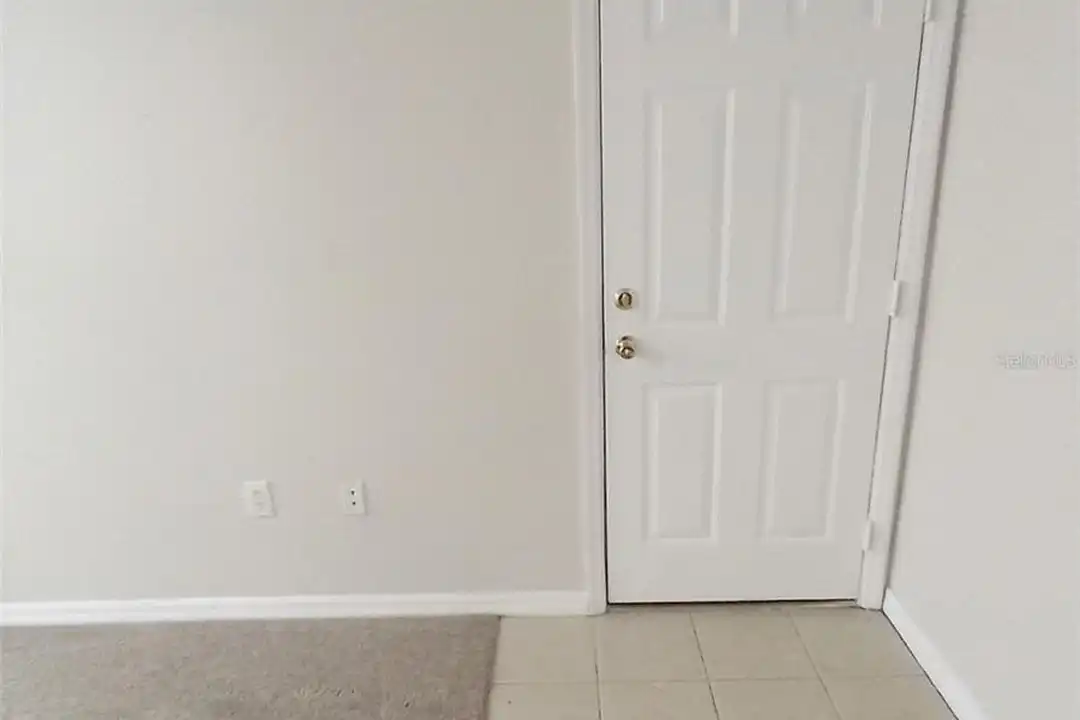 880 E Columbia Ave - More
