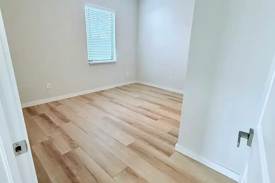 821 16th St N – photo 1