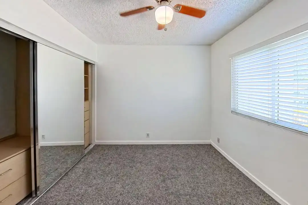 1617 Toyon Pl - More