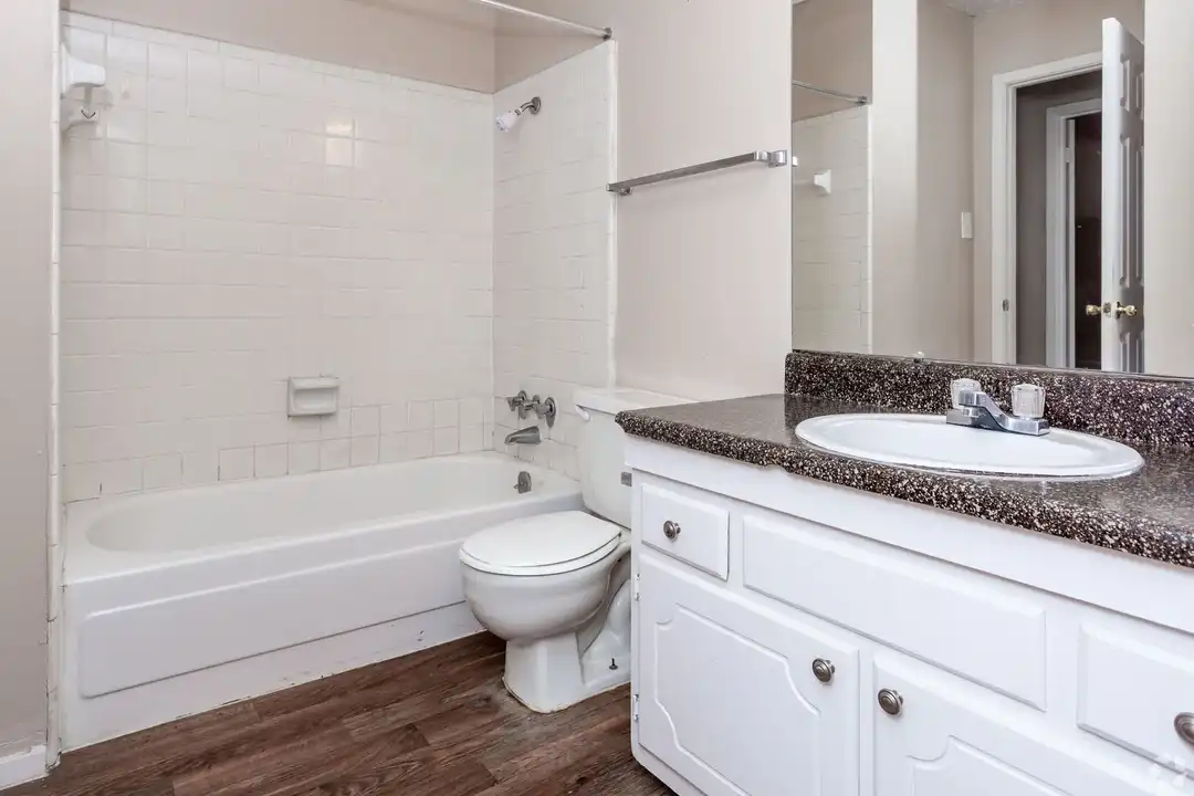 3401 E Marshall Ave - View 6