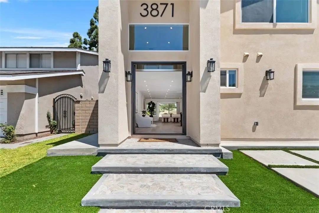 3871 Hendrix St - View 2