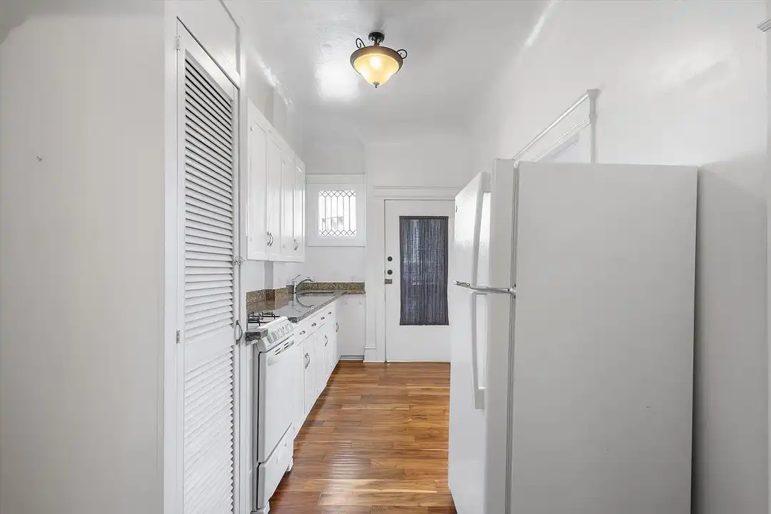1429 Grand St unit A - More
