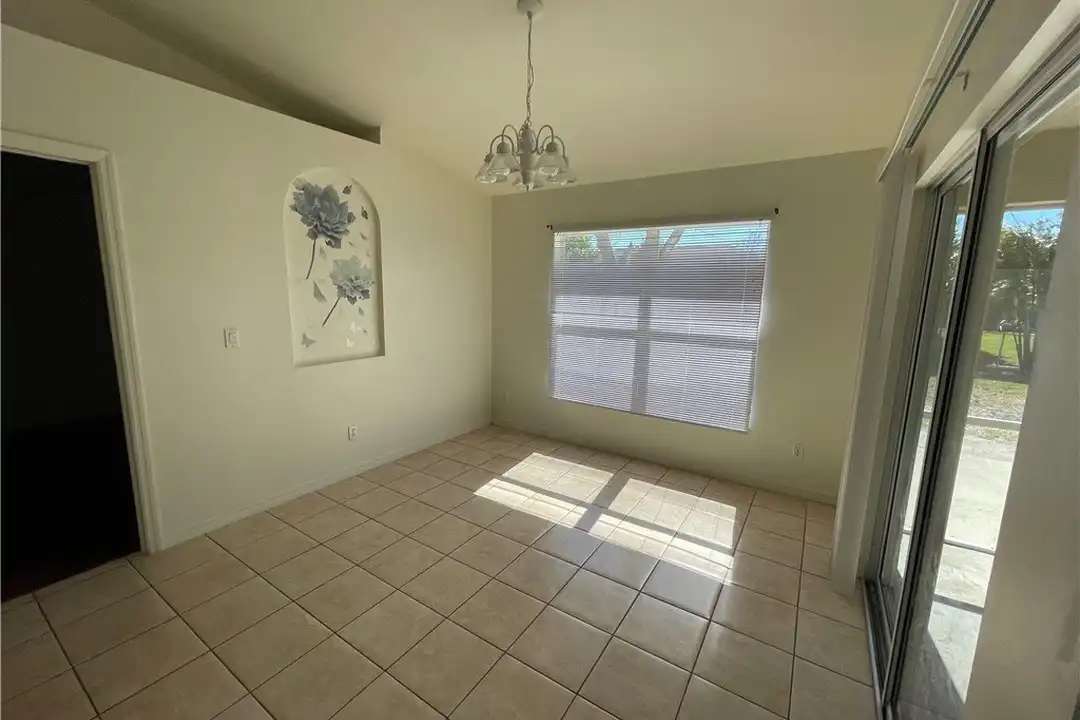 1428 SW 29th St - View 5