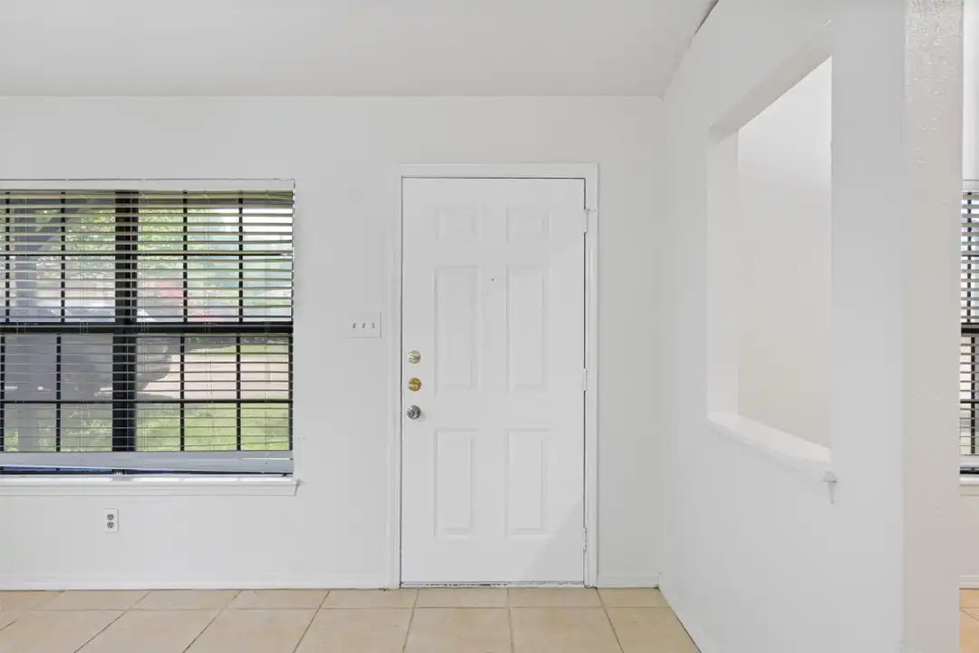 447 Vincent St - More