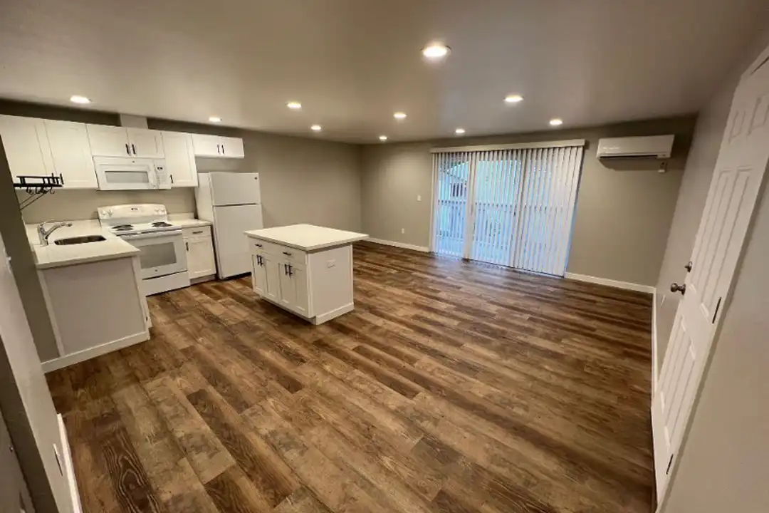 2400 20th Ave NW - View 4
