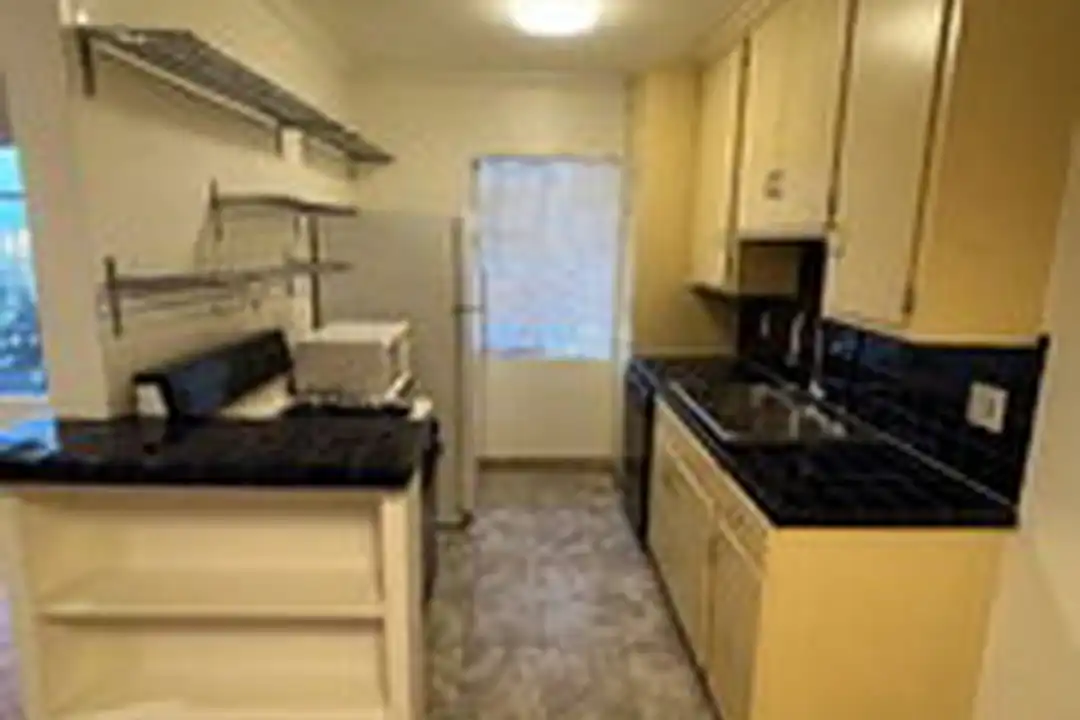 Apartment in Los Angeles - More